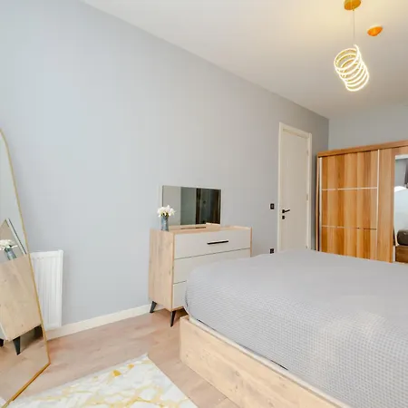 High Floor Lux 2 *